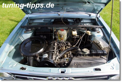 Audi 80 L Typ B1, Baujahr 1973 - Motorraum