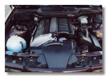 Motorraum 325